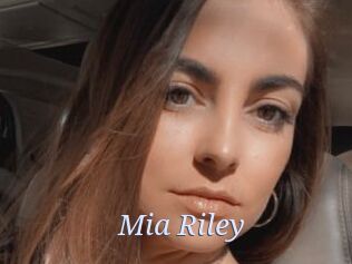 Mia_Riley