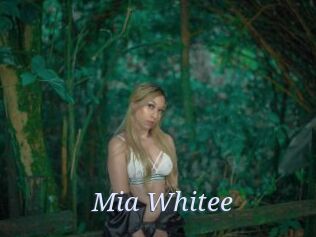Mia_Whitee