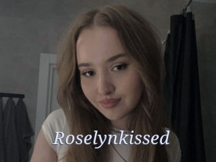 Roselynkissed